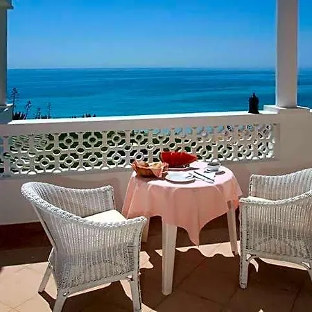 Esmeralda Villa